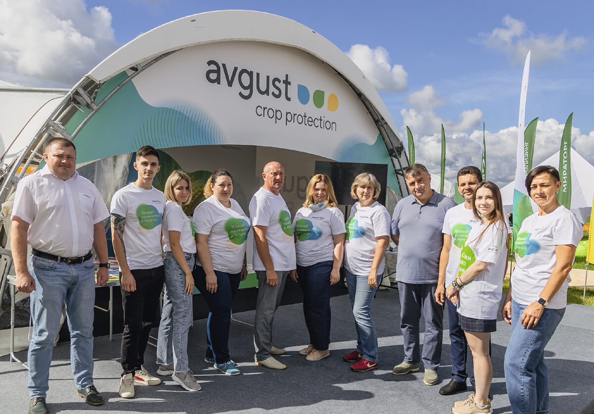 Команда «Августа» на стенде